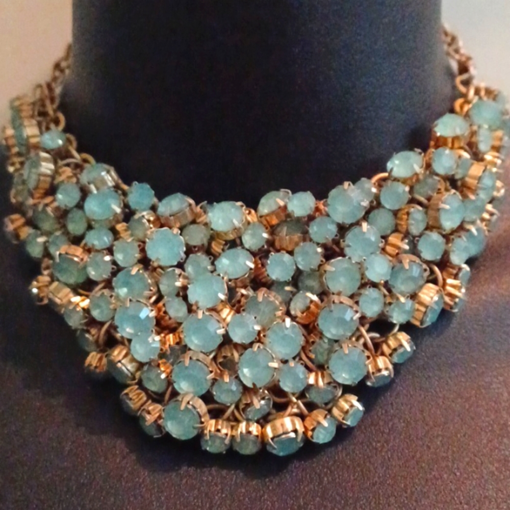 Gorgeous!Vintage,crystal,runway necklace.Gold tone.